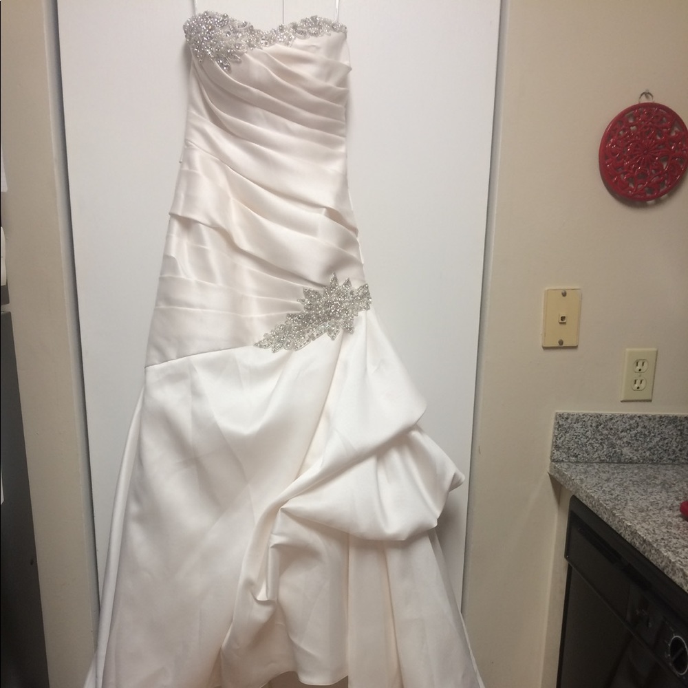 NWT Unaltered Jasmine Couture Wedding Gown Size 6